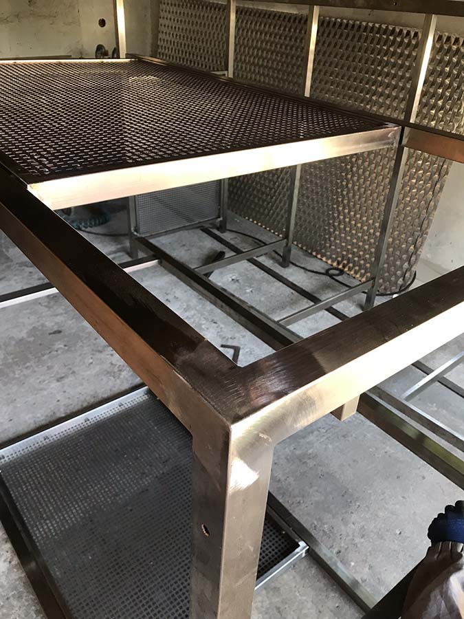 Zámočnícke práce na oceľovej koštrukcii na prekrytie odpadkových košov | DOMO GLASS