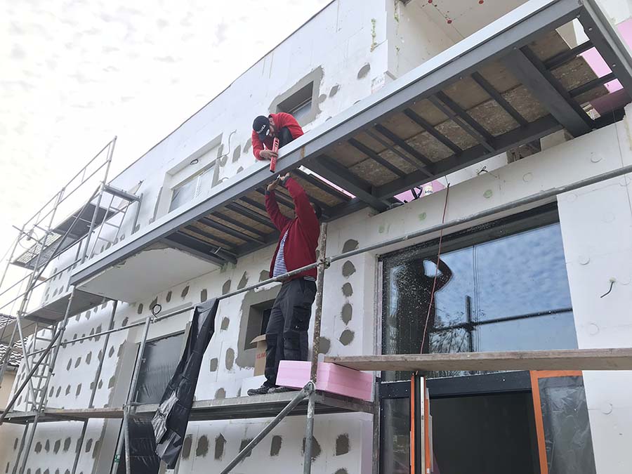 Montáž exteriérového skleneného zábradia terasy s uchytením do U profilu | DOMO GLASS