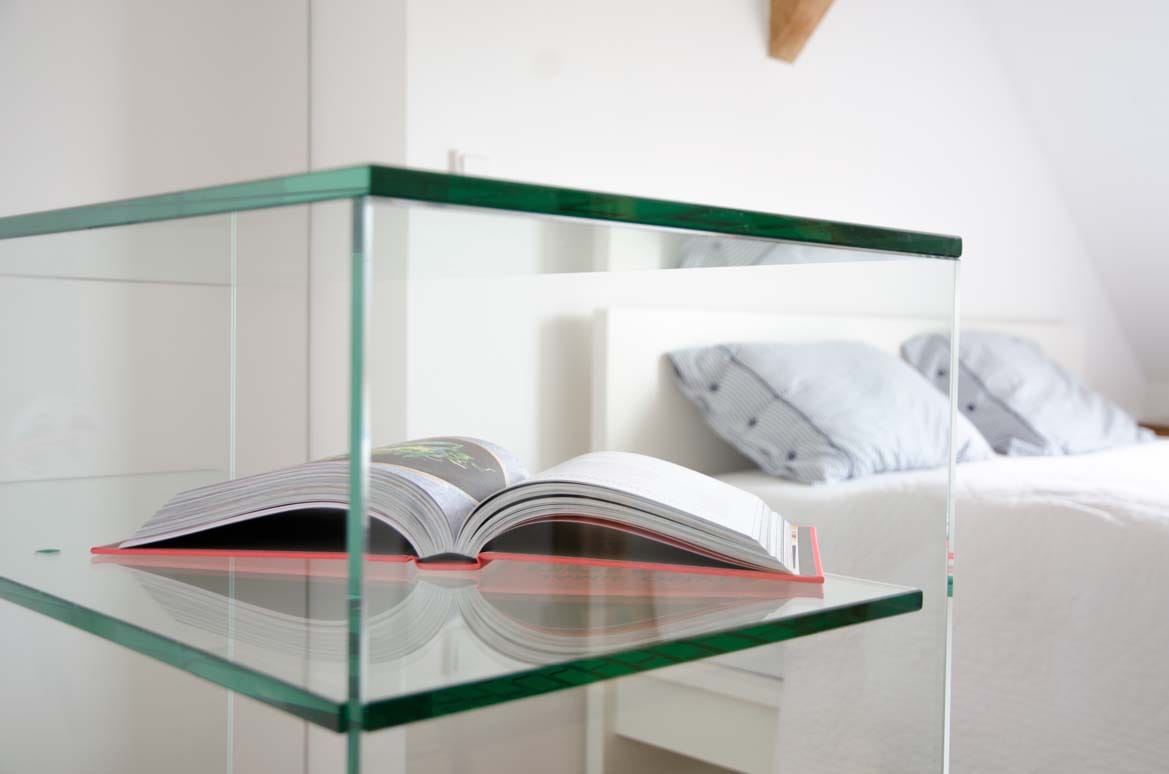 Sklenený dizajnový stolík | DoMo-GLASS