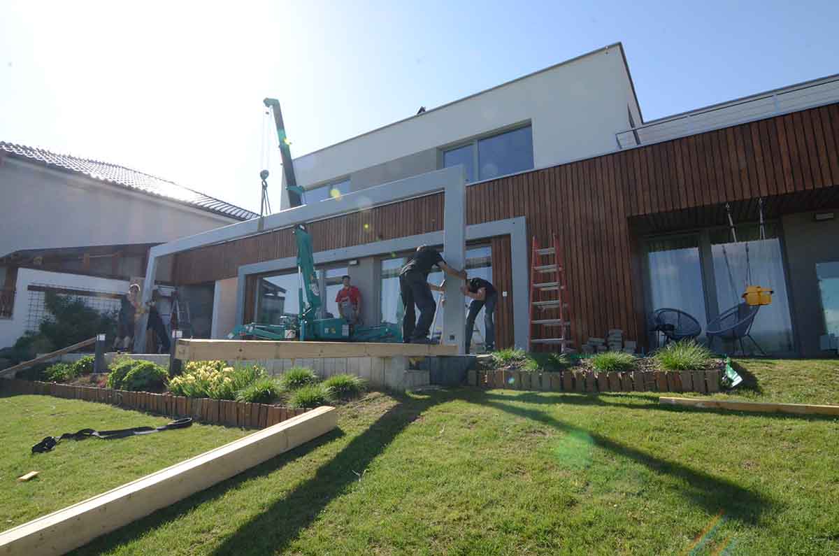 Montáž konštrukcie pomocou mini žeriavu Maeda | DOMO GLASS