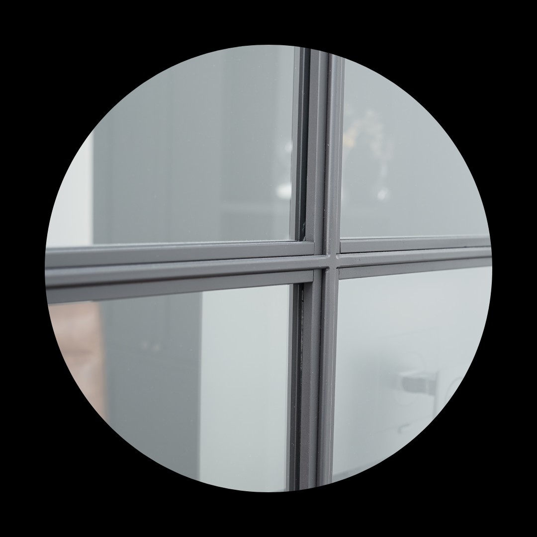 Číre sklo v oceľovom ráme | DOMO GLASS